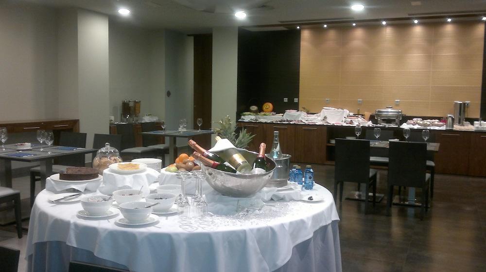 Hotel Ciudad De Ponferrada, Ascend Hotel Collection Dış mekan fotoğraf