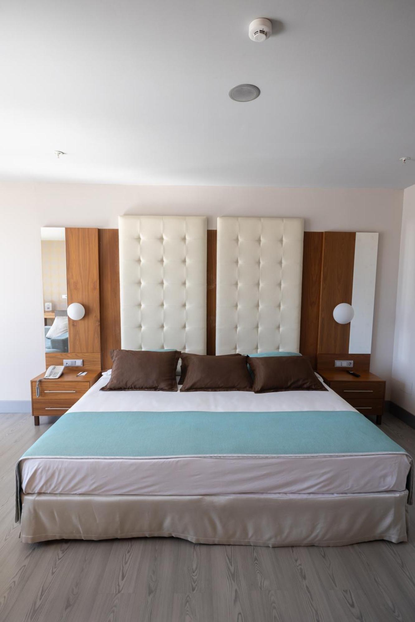Hotel Ciudad De Ponferrada, Ascend Hotel Collection Dış mekan fotoğraf