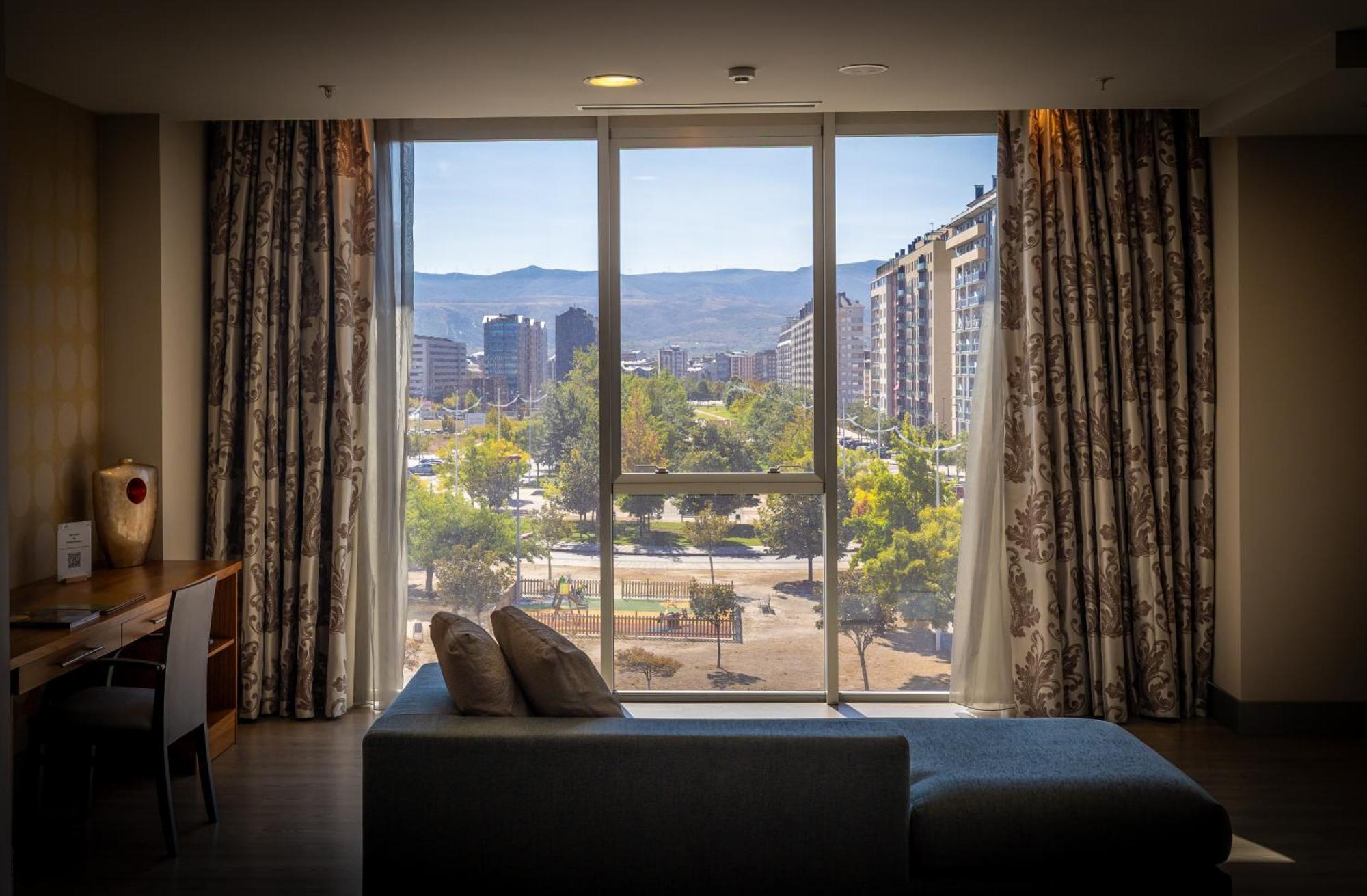 Hotel Ciudad De Ponferrada, Ascend Hotel Collection Dış mekan fotoğraf