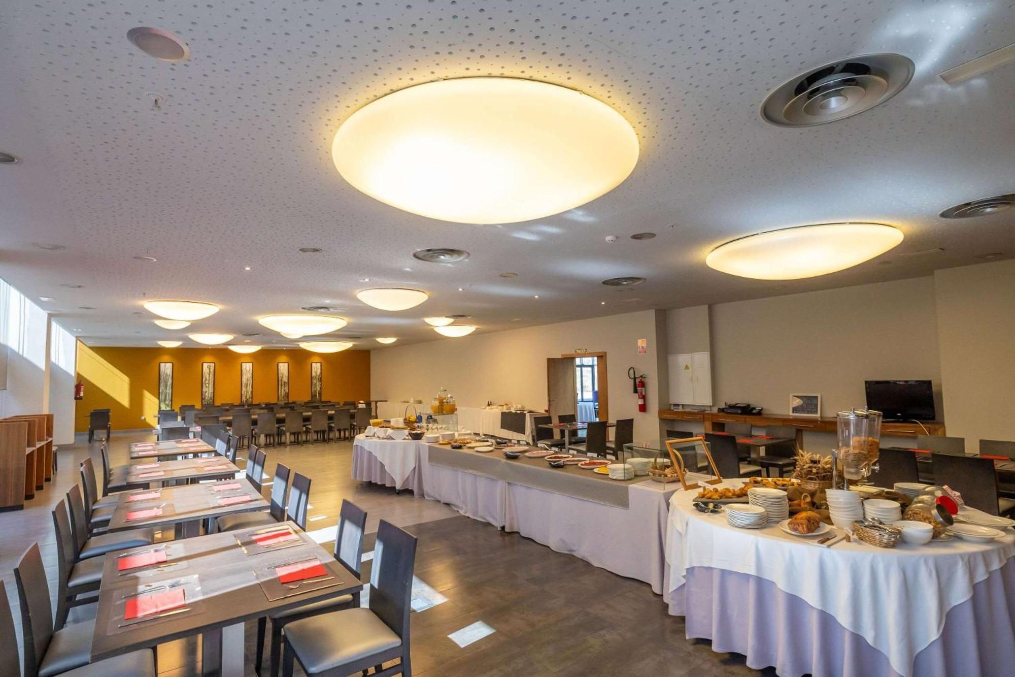 Hotel Ciudad De Ponferrada, Ascend Hotel Collection Dış mekan fotoğraf