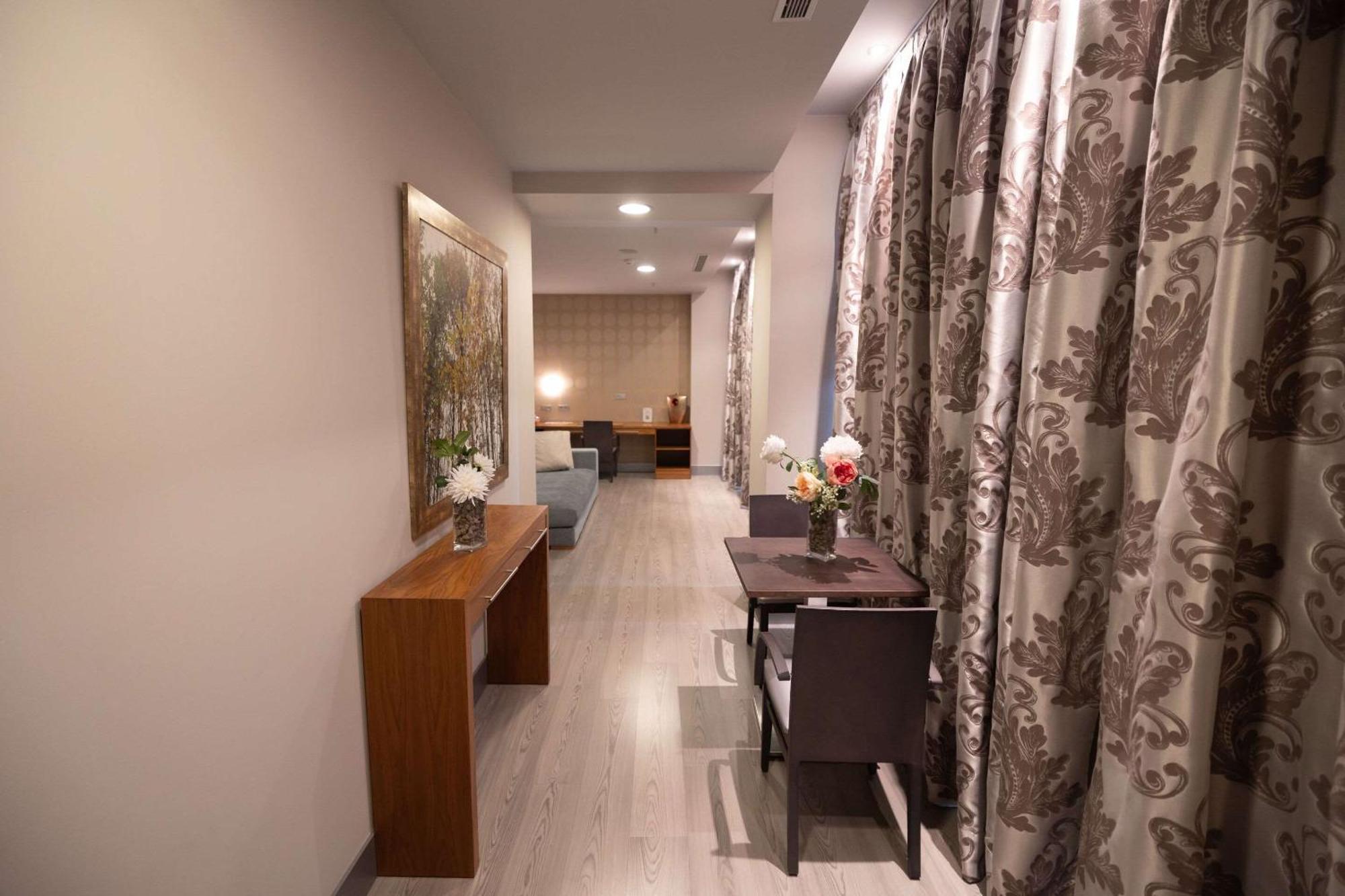 Hotel Ciudad De Ponferrada, Ascend Hotel Collection Dış mekan fotoğraf