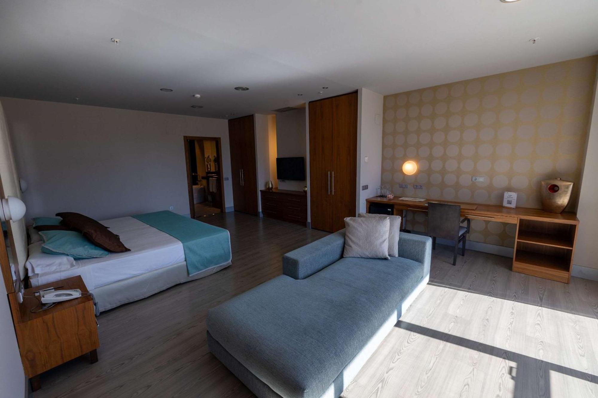 Hotel Ciudad De Ponferrada, Ascend Hotel Collection Dış mekan fotoğraf