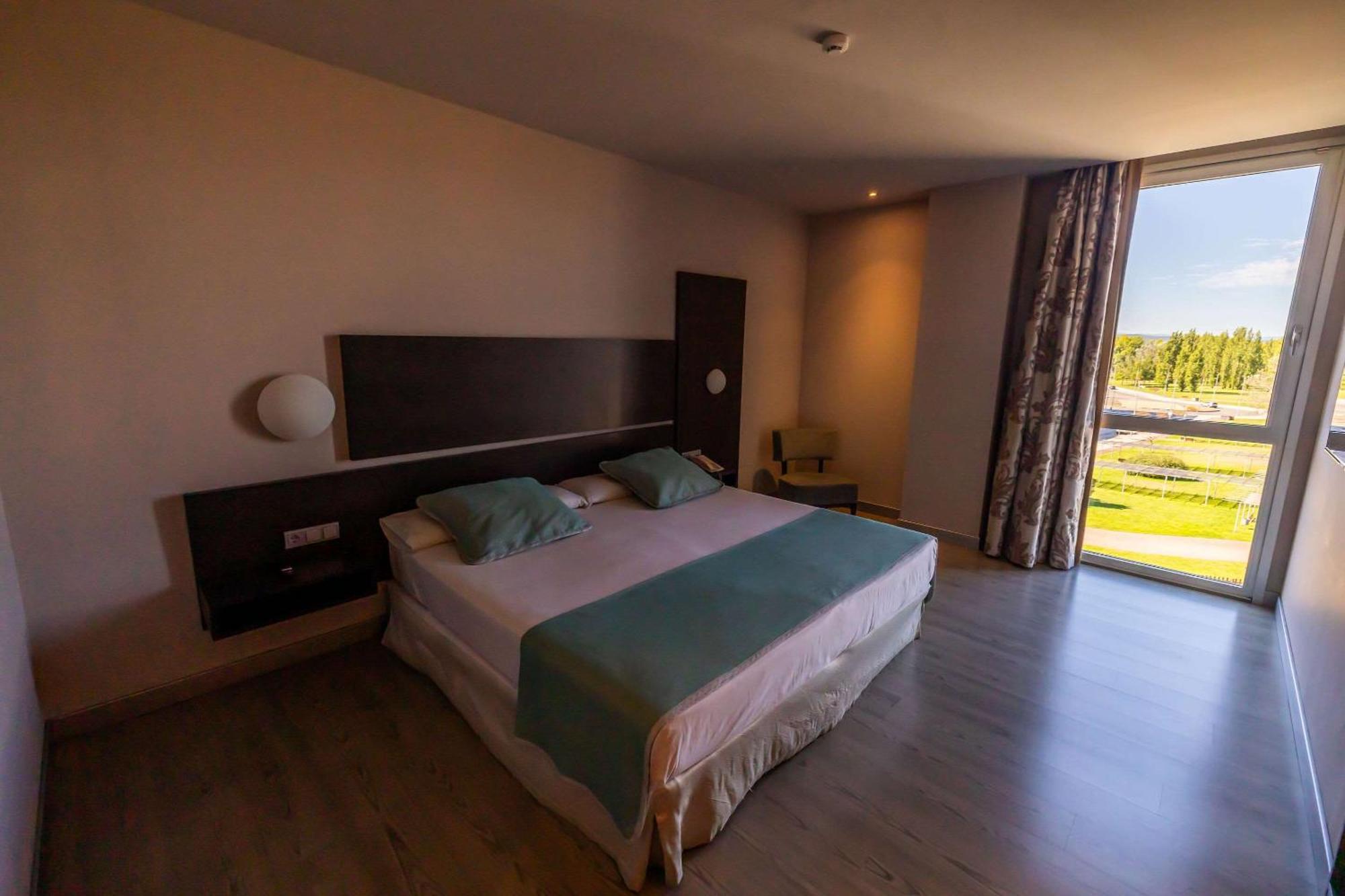 Hotel Ciudad De Ponferrada, Ascend Hotel Collection Dış mekan fotoğraf
