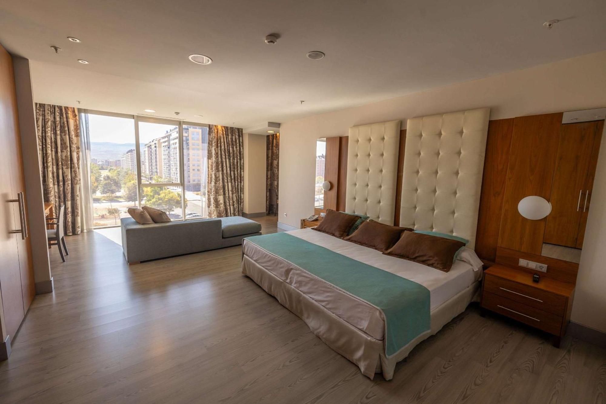 Hotel Ciudad De Ponferrada, Ascend Hotel Collection Dış mekan fotoğraf