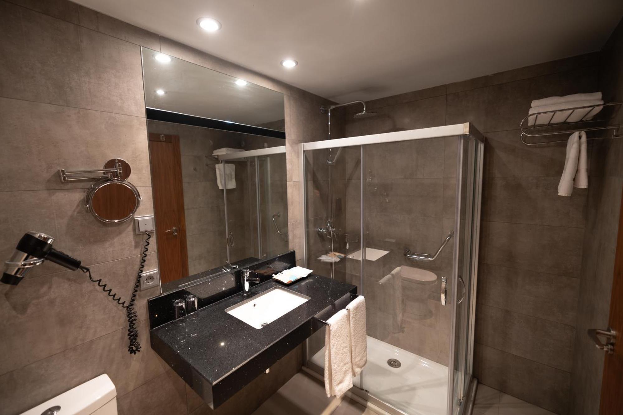 Hotel Ciudad De Ponferrada, Ascend Hotel Collection Dış mekan fotoğraf